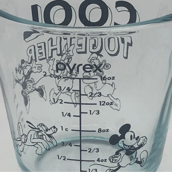 NWT Pyrex DISNEY Mickey & Friends 2-cup Glass Measuring Cup - Picture 6 of 11
